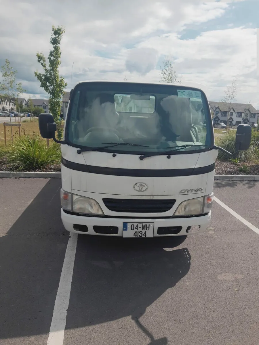 2004 Toyota dyna - Image 1