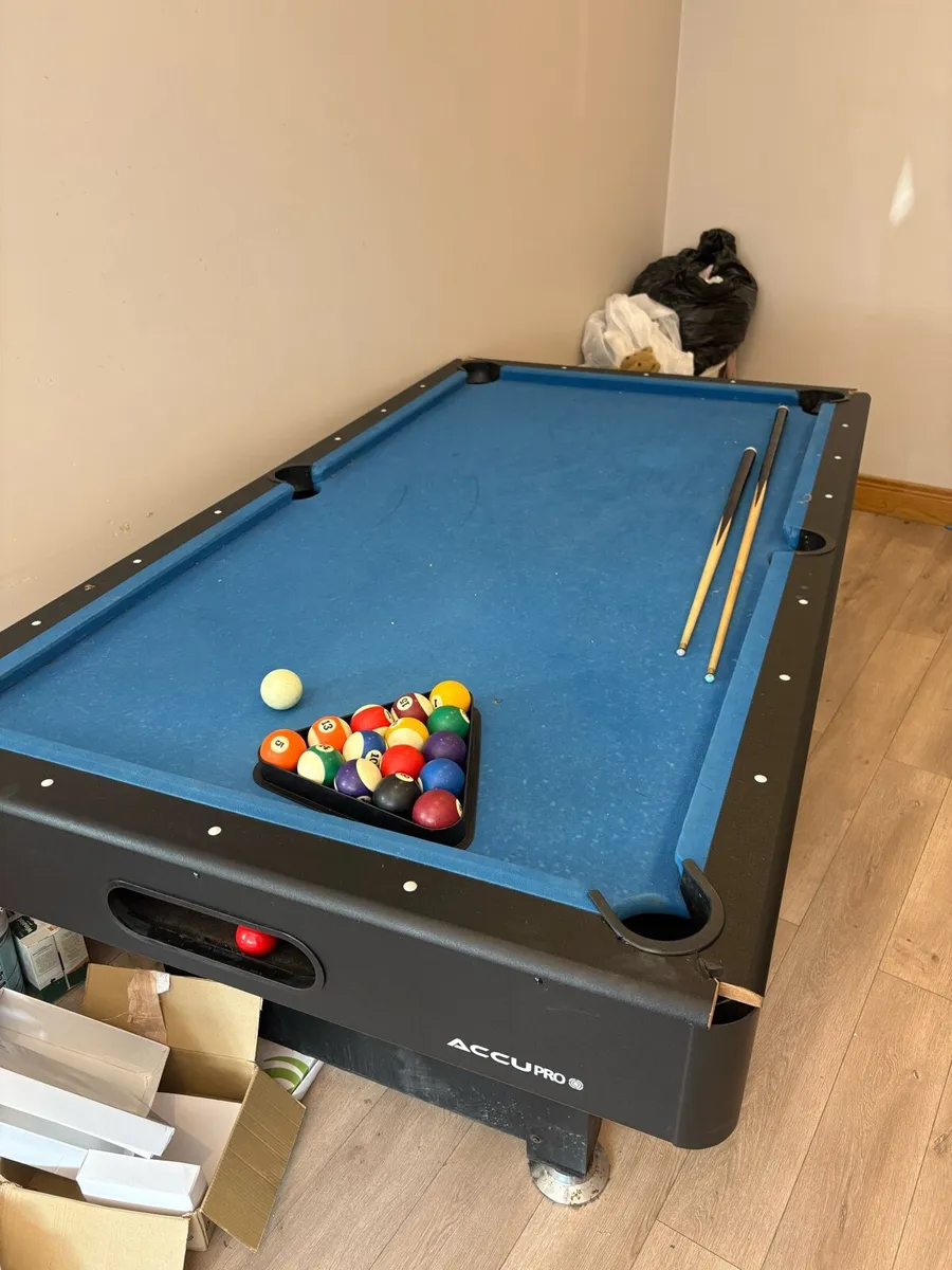 Pool table full size - Image 1