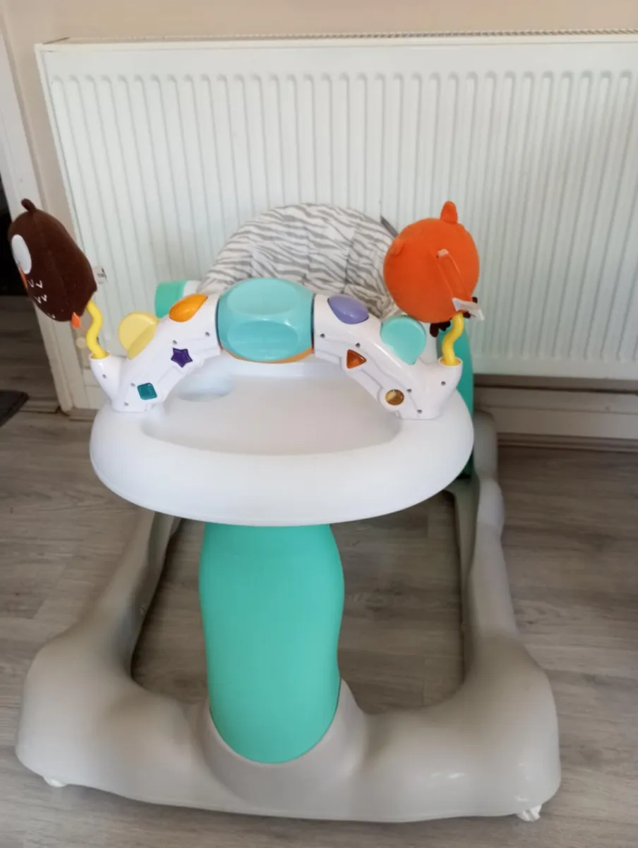 Baby's walker. - Image 1
