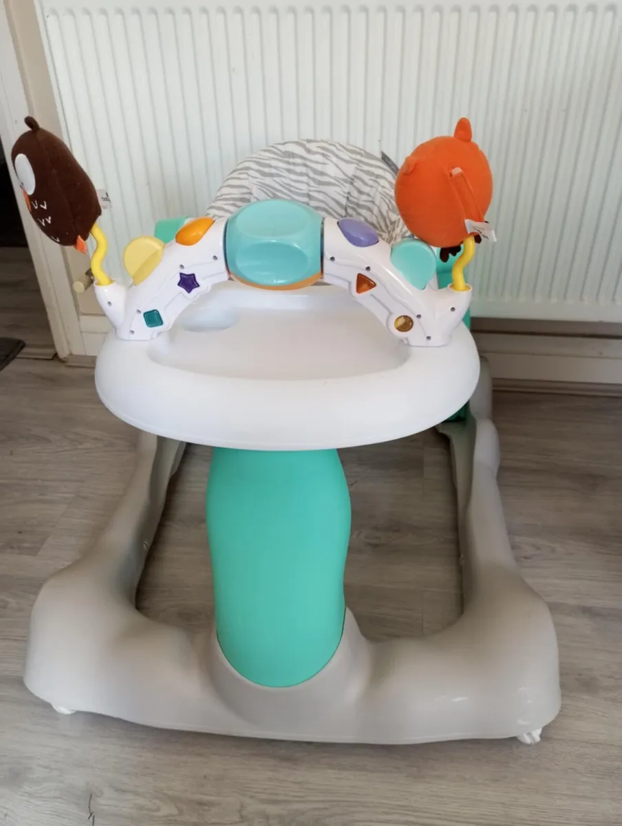 Baby's walker. - Image 2