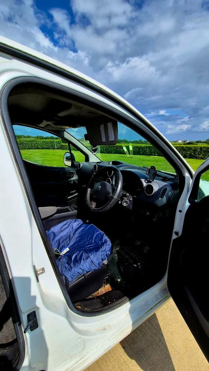 2012 Peugeot Partner Crew Cab - Image 1