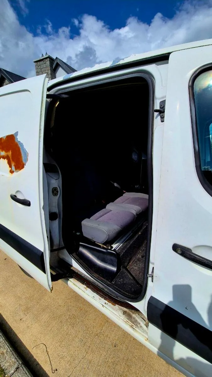 2012 Peugeot Partner Crew Cab - Image 2