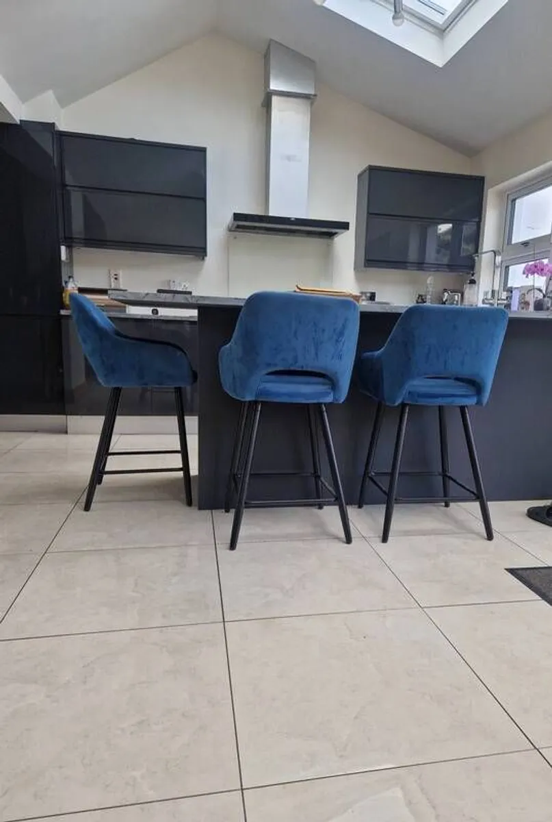 bar stools - Image 2