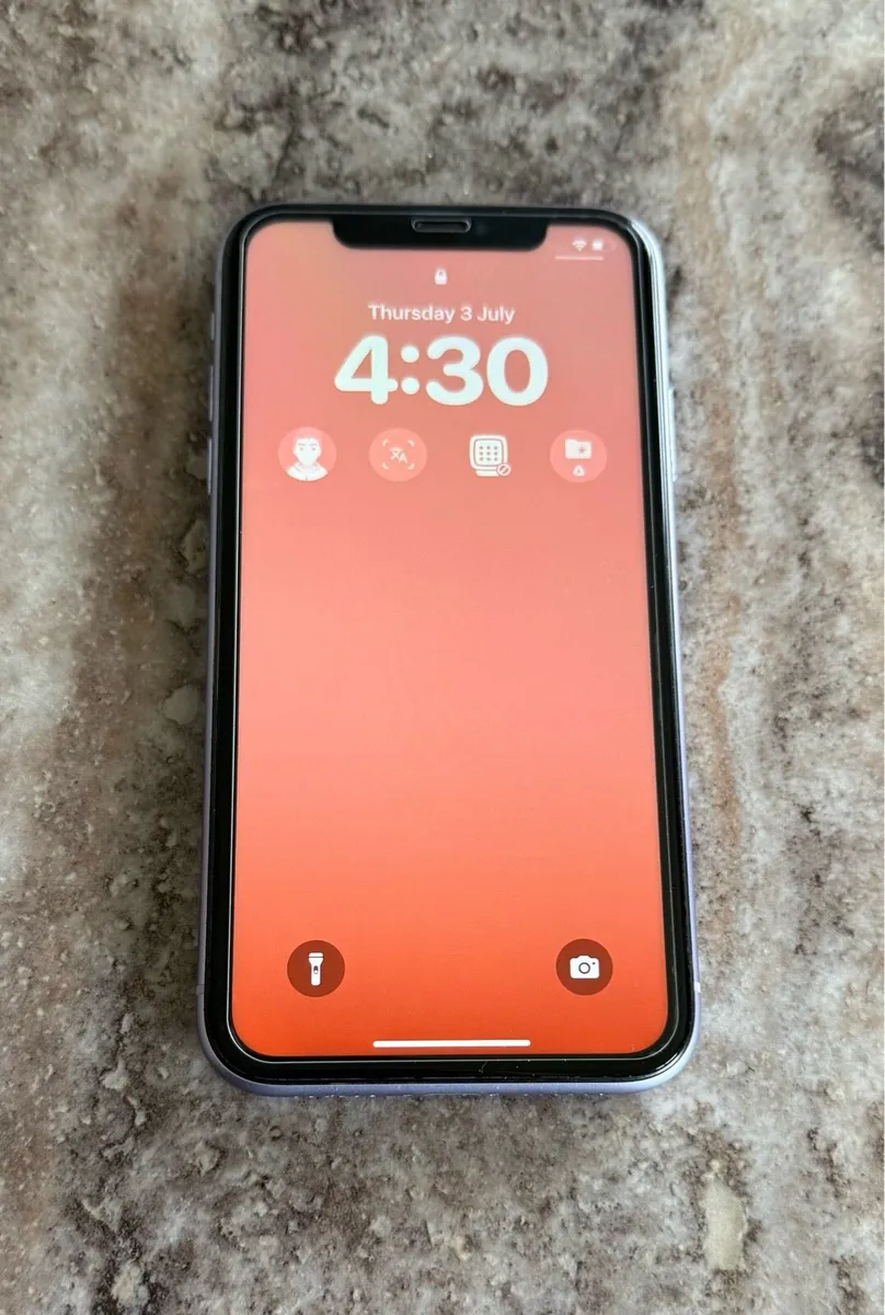 iPhone 11 - Image 2