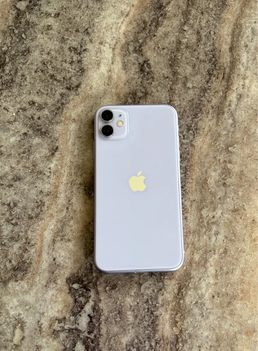iPhone 11 - Image 1