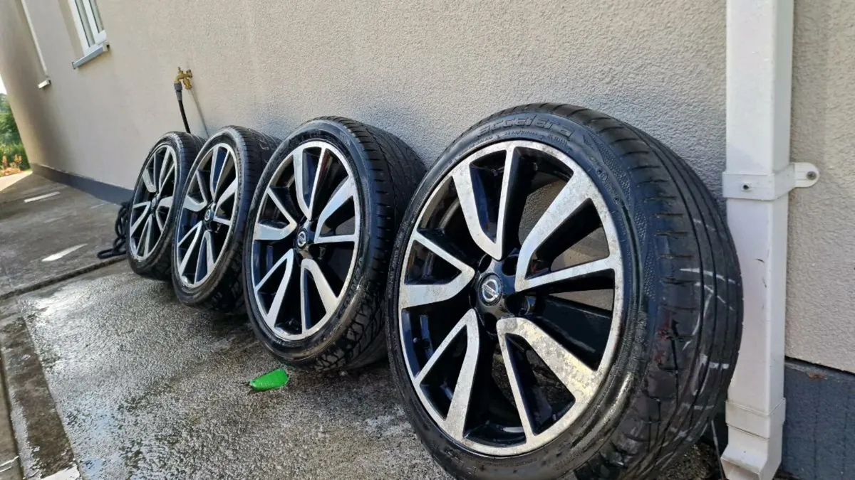 NISSAN QASHQAI 19" - Image 1