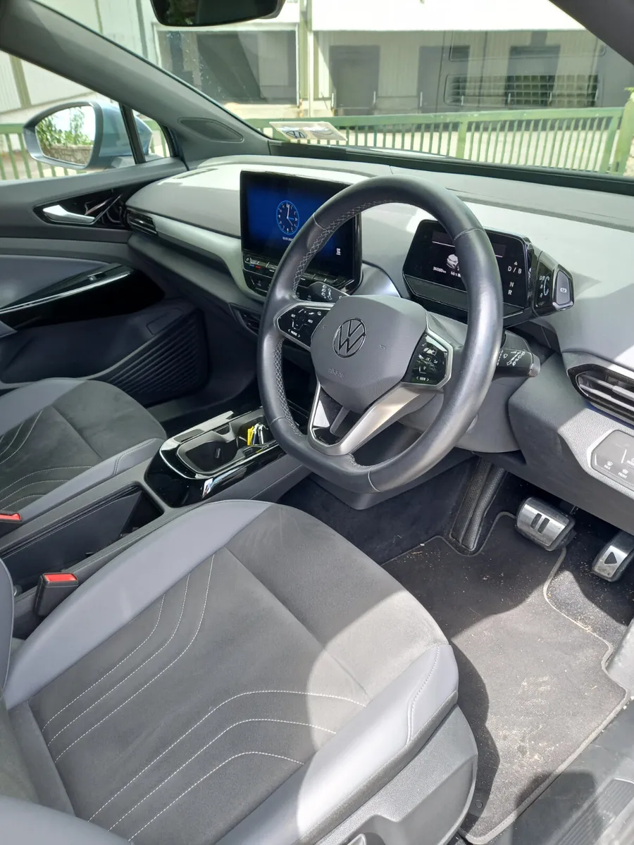 2022 Volkswagen ID.4 Electric - Image 4