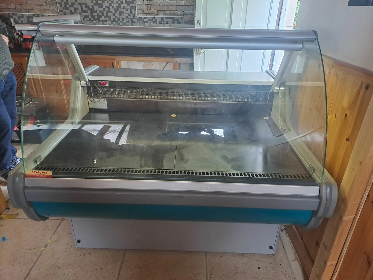 Cold deli counter