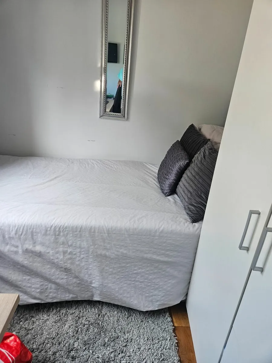 Single bed and mattress - Image 2