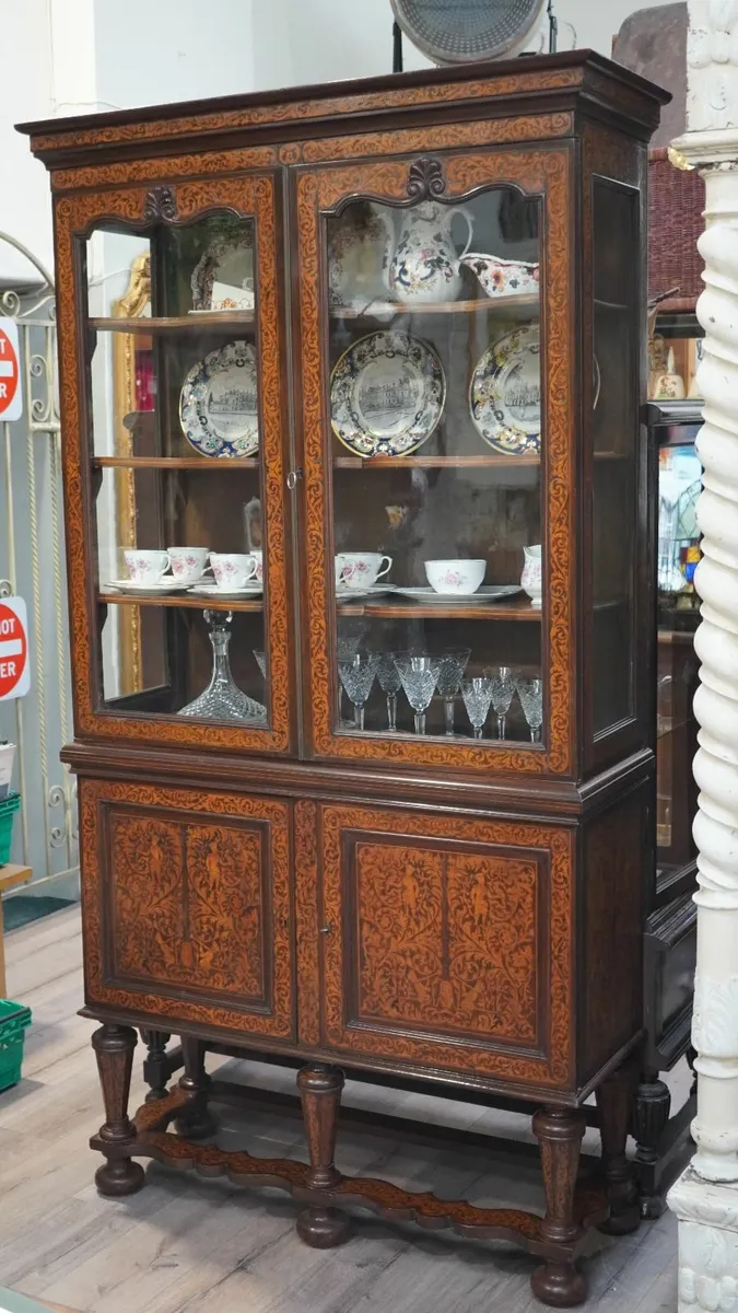 🌟 Exquisite 19th-Century French Marquetry Display - Image 2
