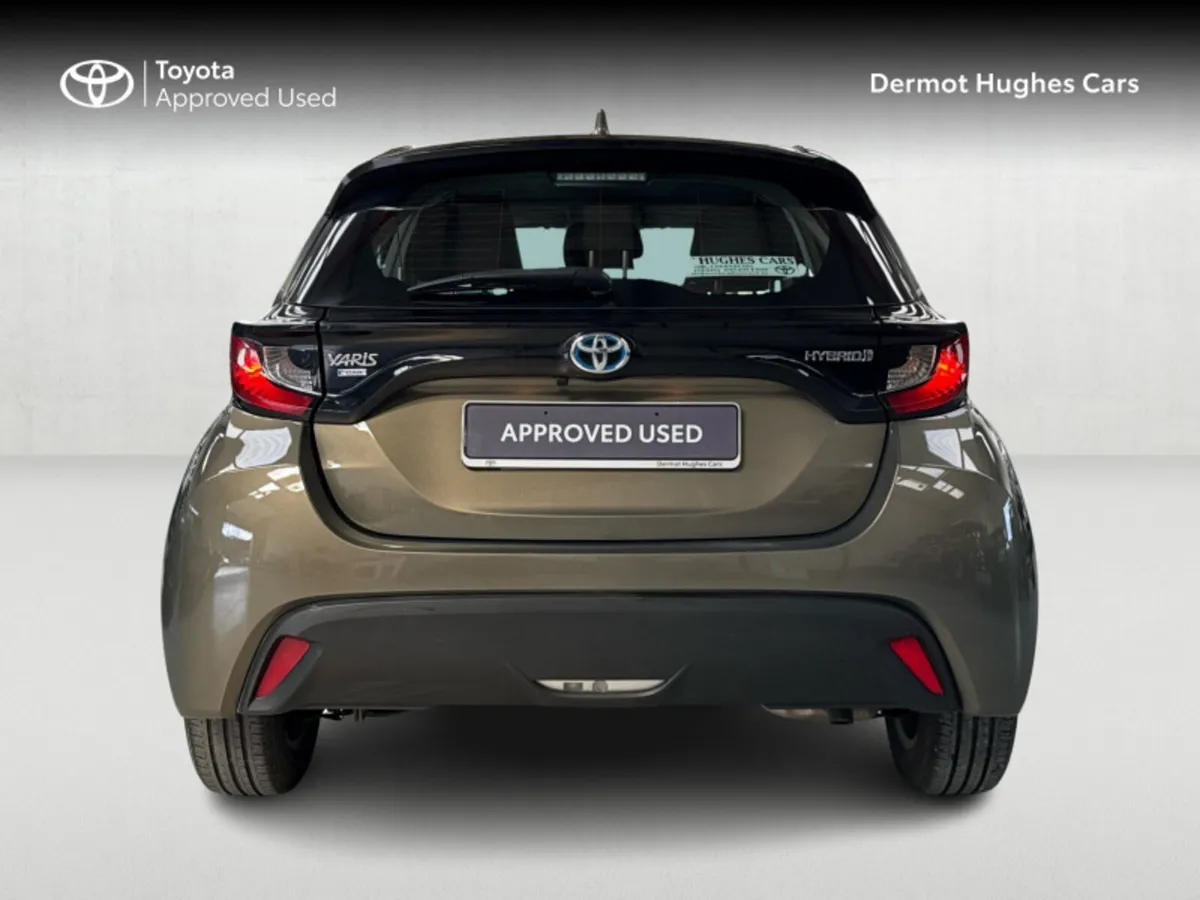 Toyota Yaris YARIS 1.5 HYBRID LUNA - Image 4