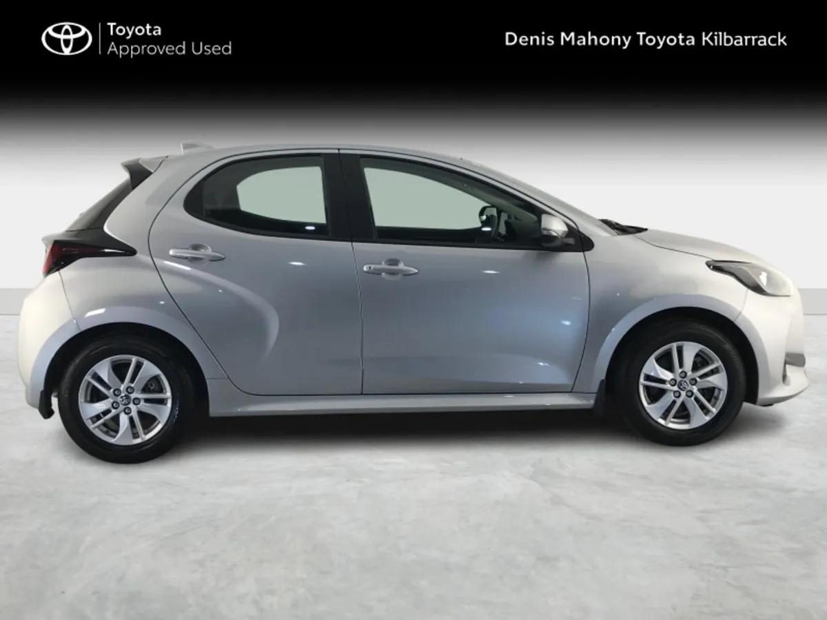 Toyota Yaris 1.5 HYBRID LUNA 4DR AUTO - Image 3