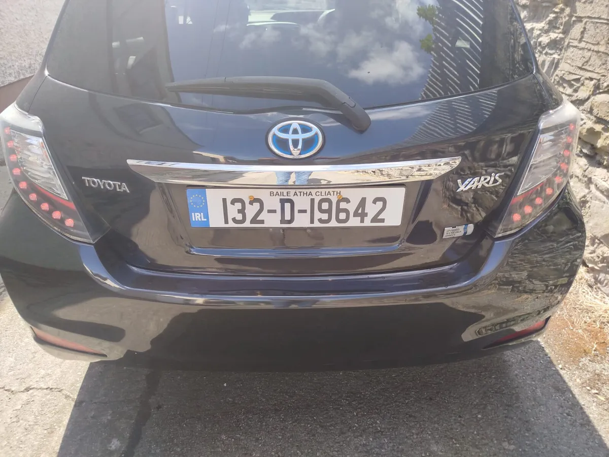 Toyota Yaris 2013 T sport hybrid low km - Image 2