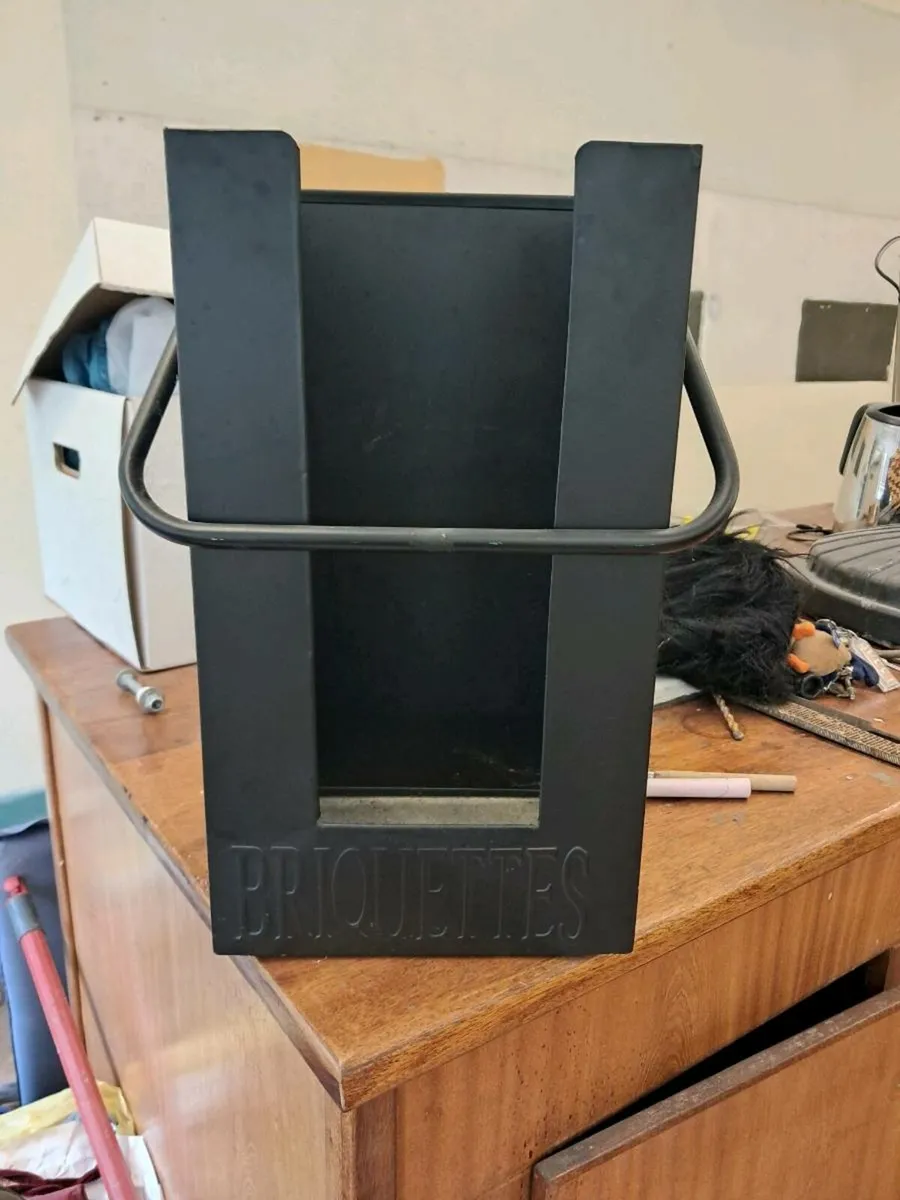 Fire log / briquette holder - Image 1