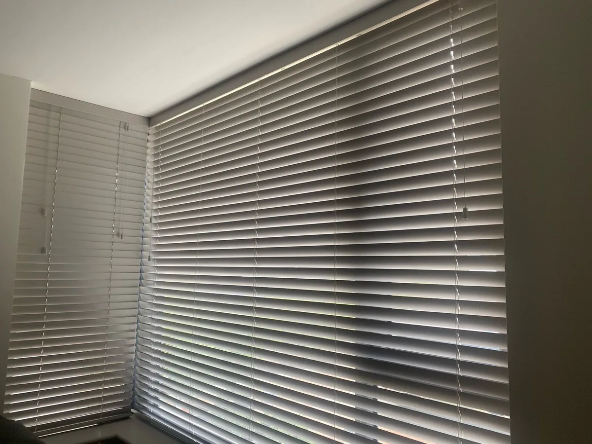 Grey Venetian Blinds - Image 3