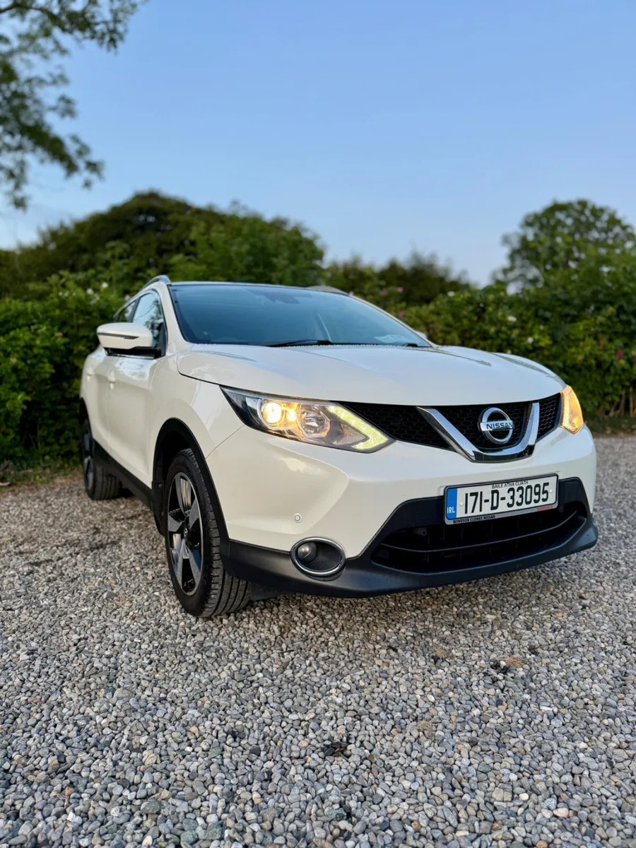 2017 Nissan Qashqai SV 1.5 Premium - Image 2