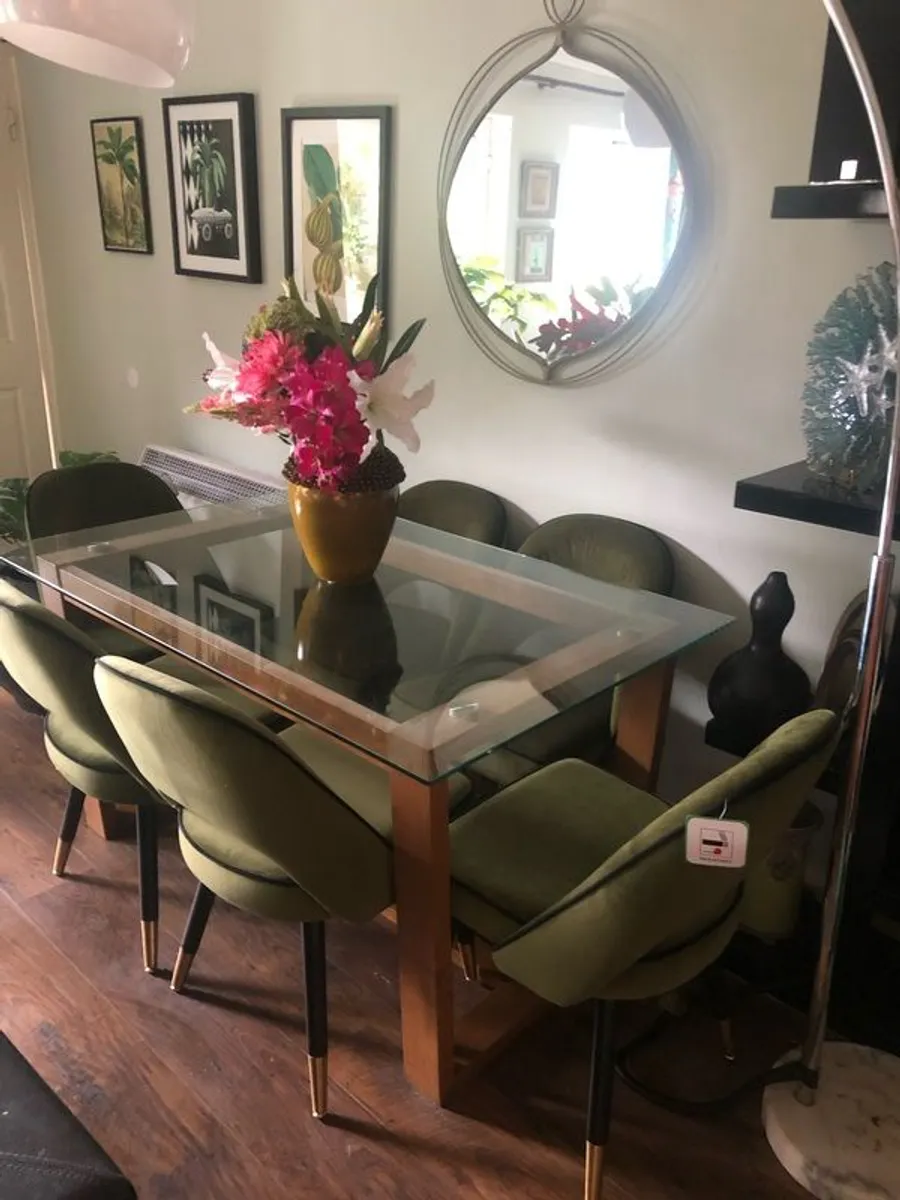 dining - Image 1