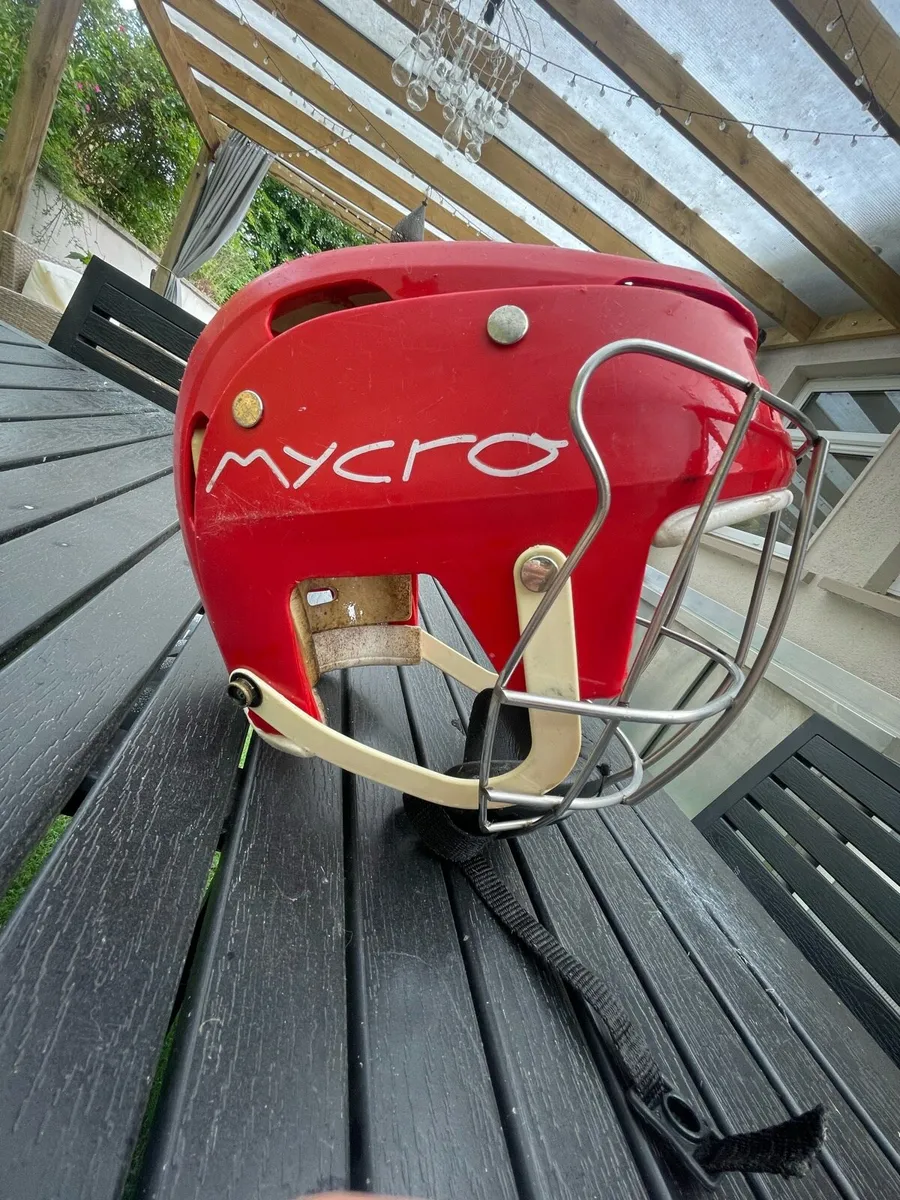 red mycro hurling helmet - Image 3