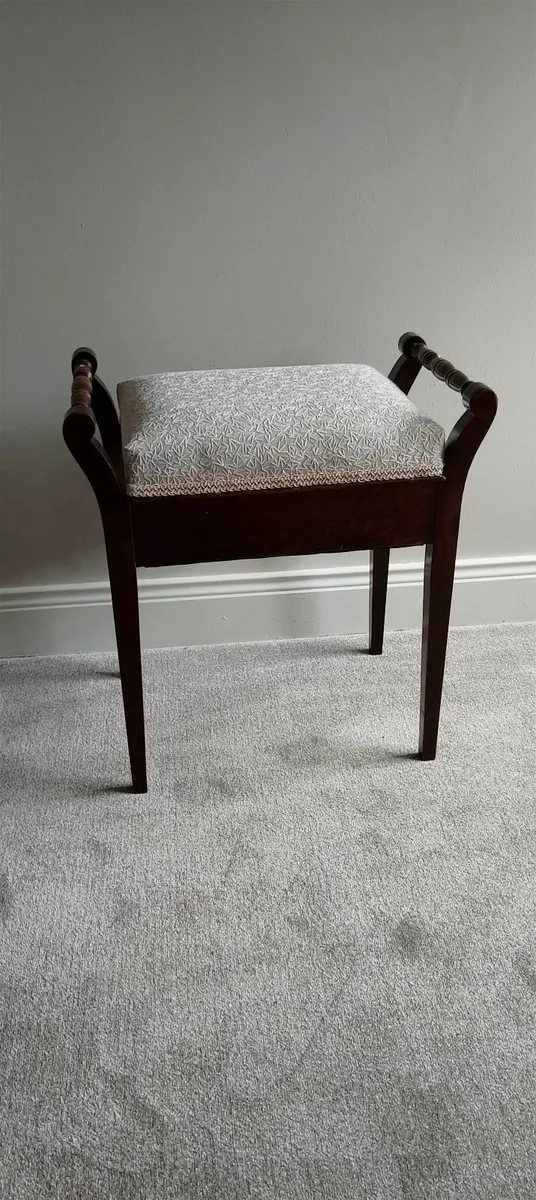 Piano stool - Image 1
