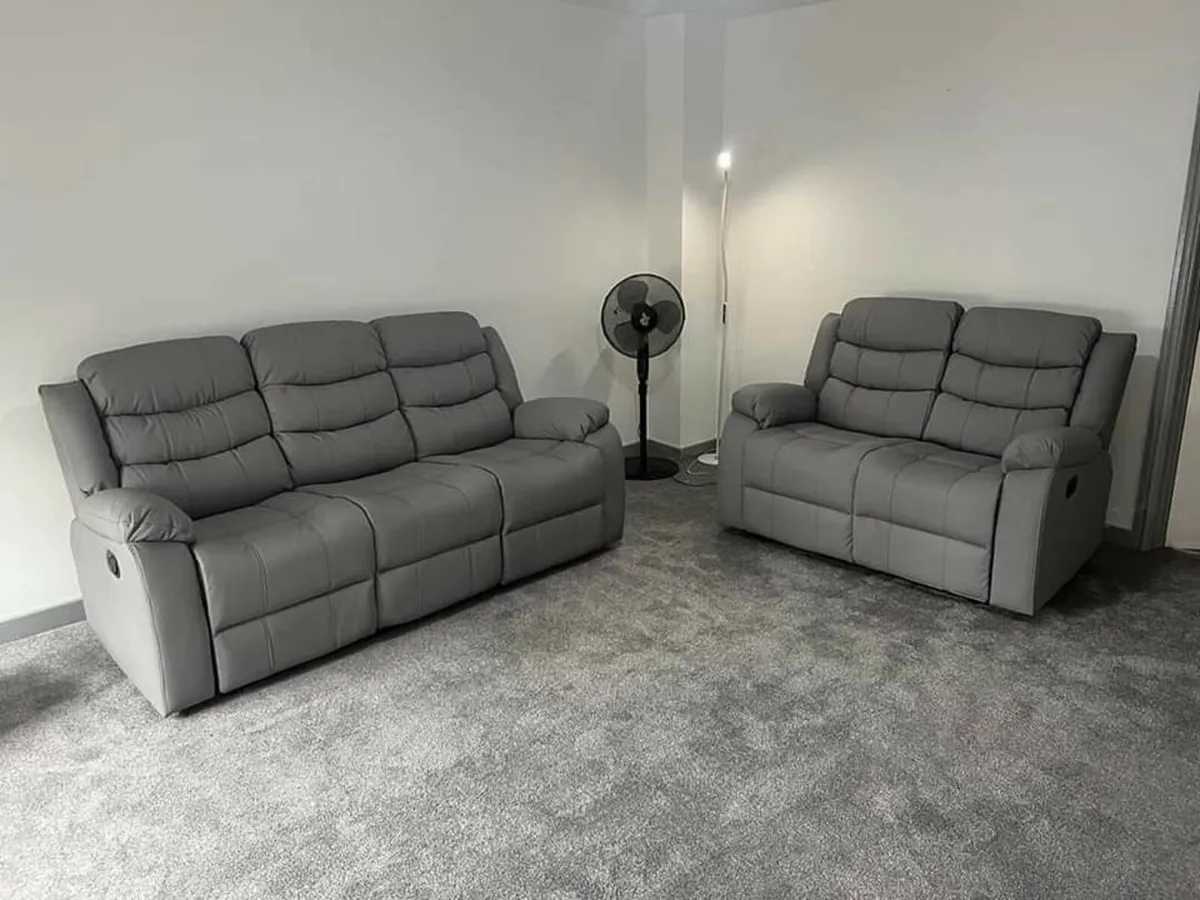 Brand new Hudson 311 recliners reduced