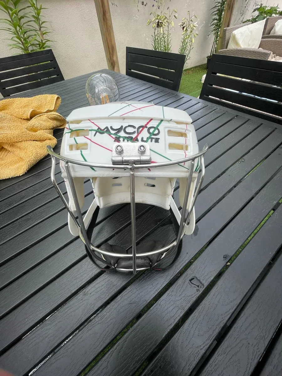 hurling helmet - Image 1
