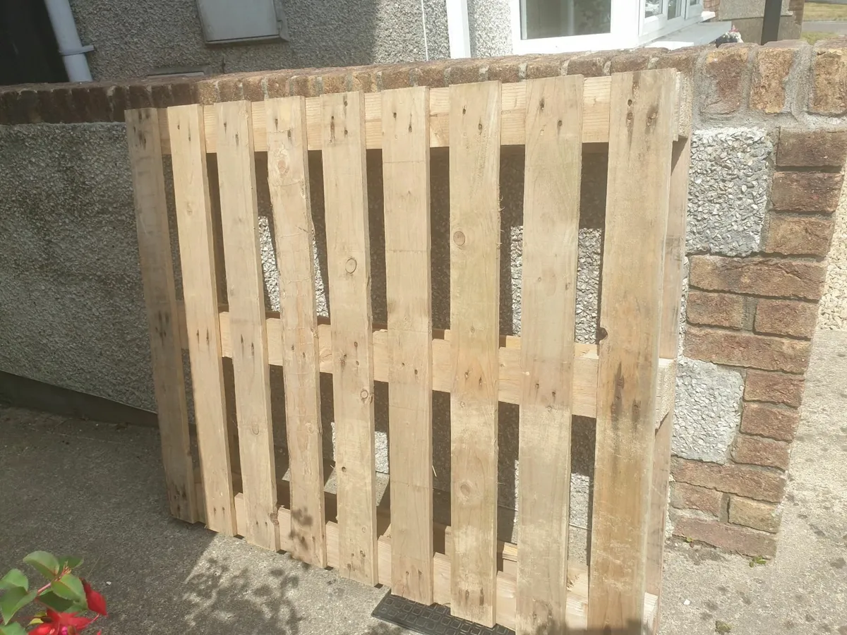 Wooden Pallet Free to Collect - Image 1