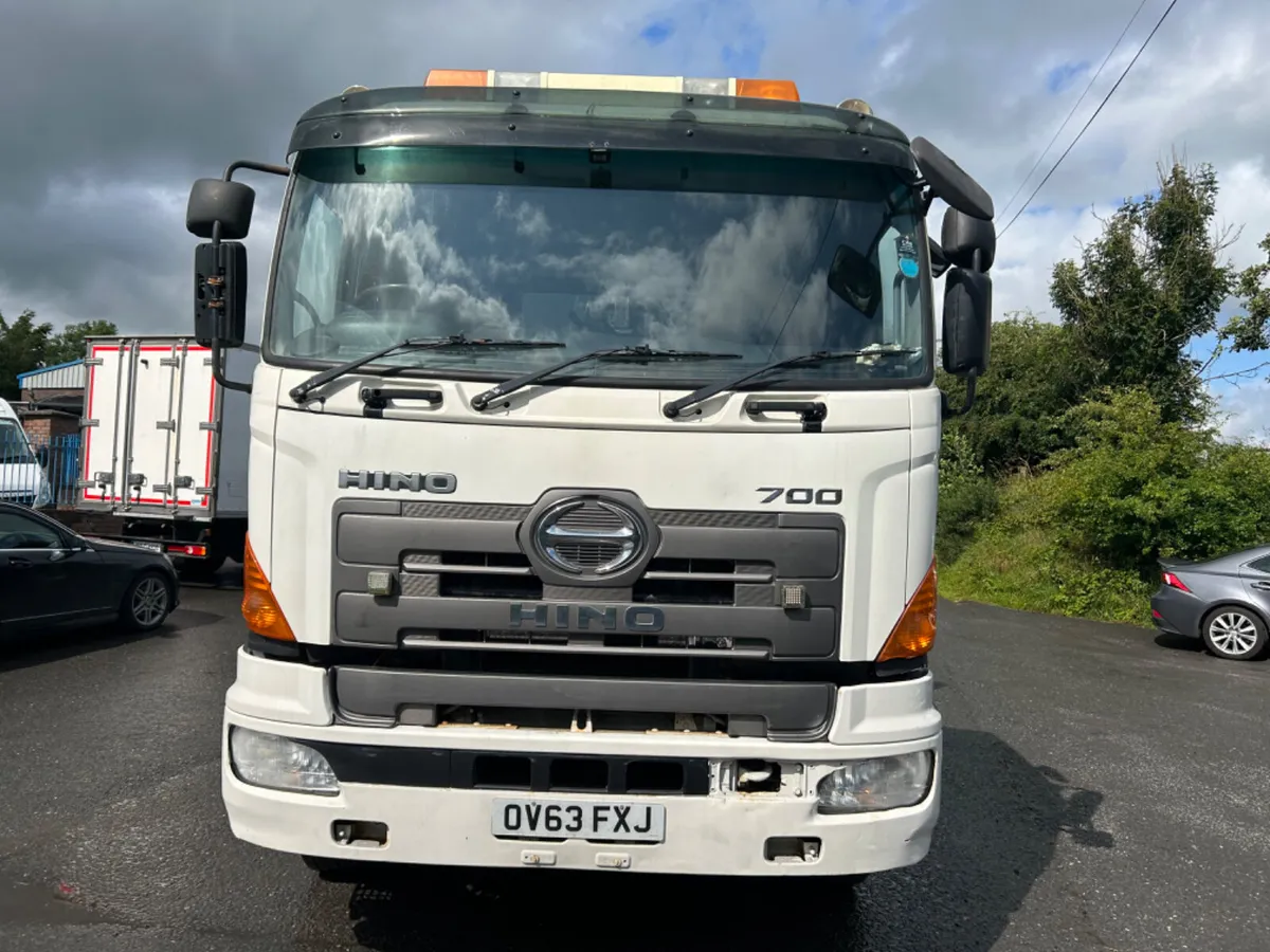 2013 hino 700 8x4 big hook loader - Image 2