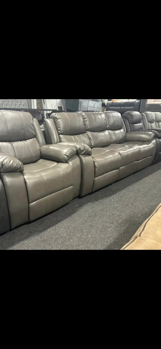 Brand new Hudson 3 plus 2 recliners reduced