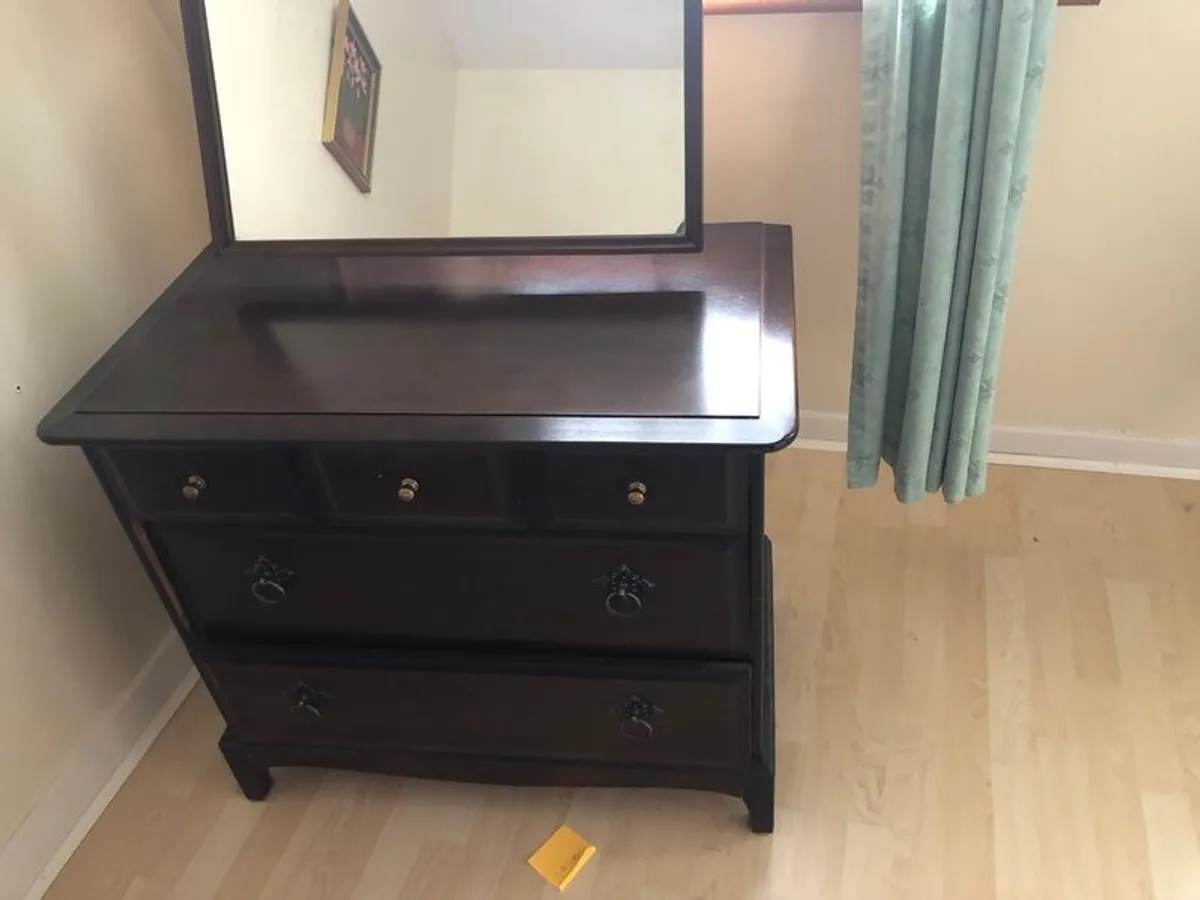 chest of drawers - Image 1