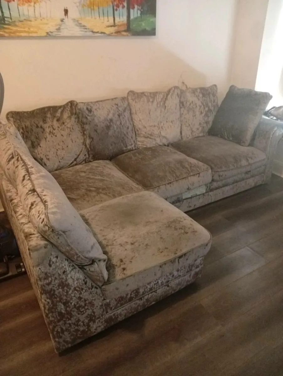 Comfortable L shaped Sofa. - Image 4