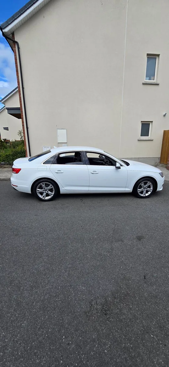 Audi A4 2016 - Image 2
