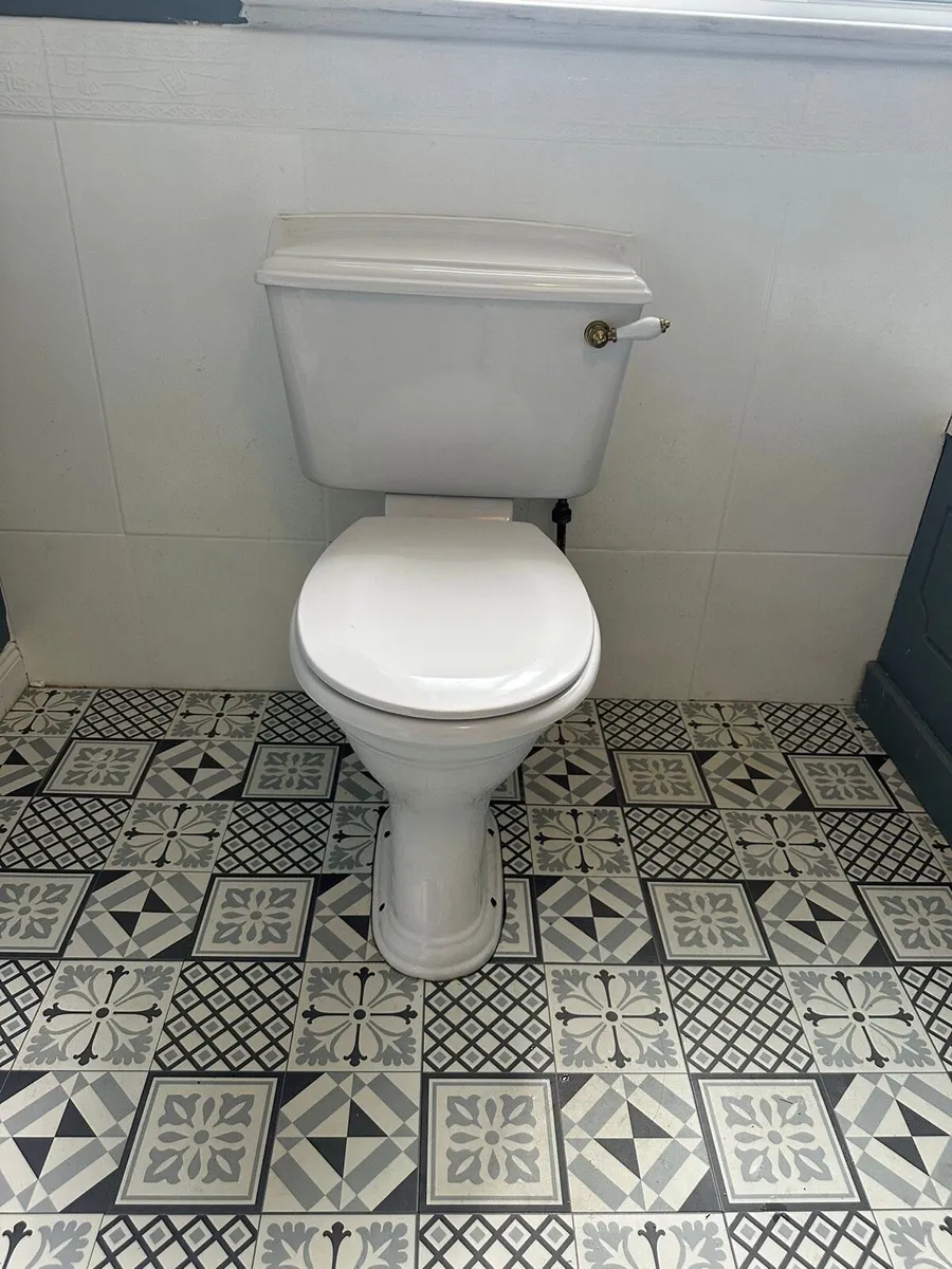 Heritage bathroom contents - Image 1