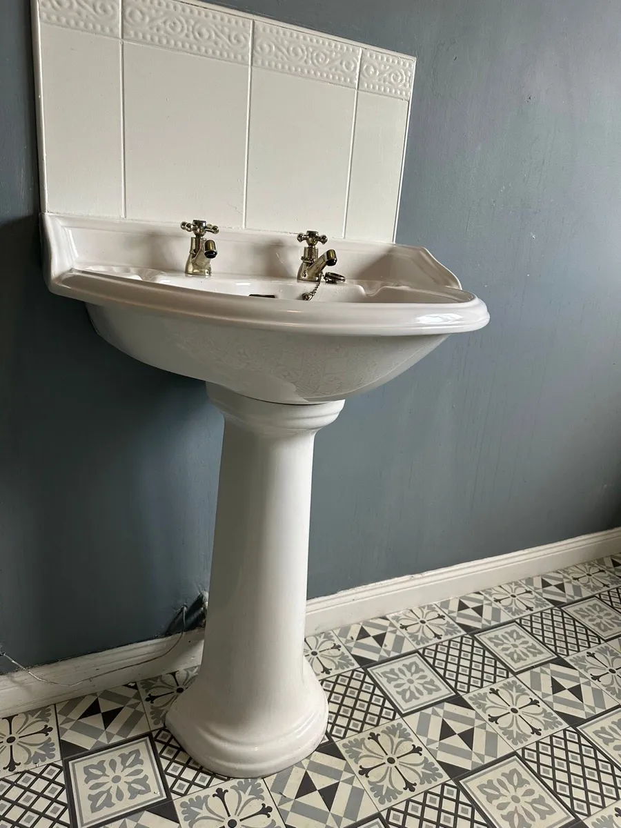 Heritage bathroom contents - Image 3