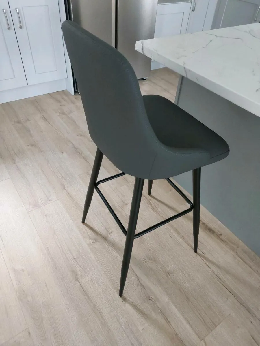 Bar stools x 4 - Image 1