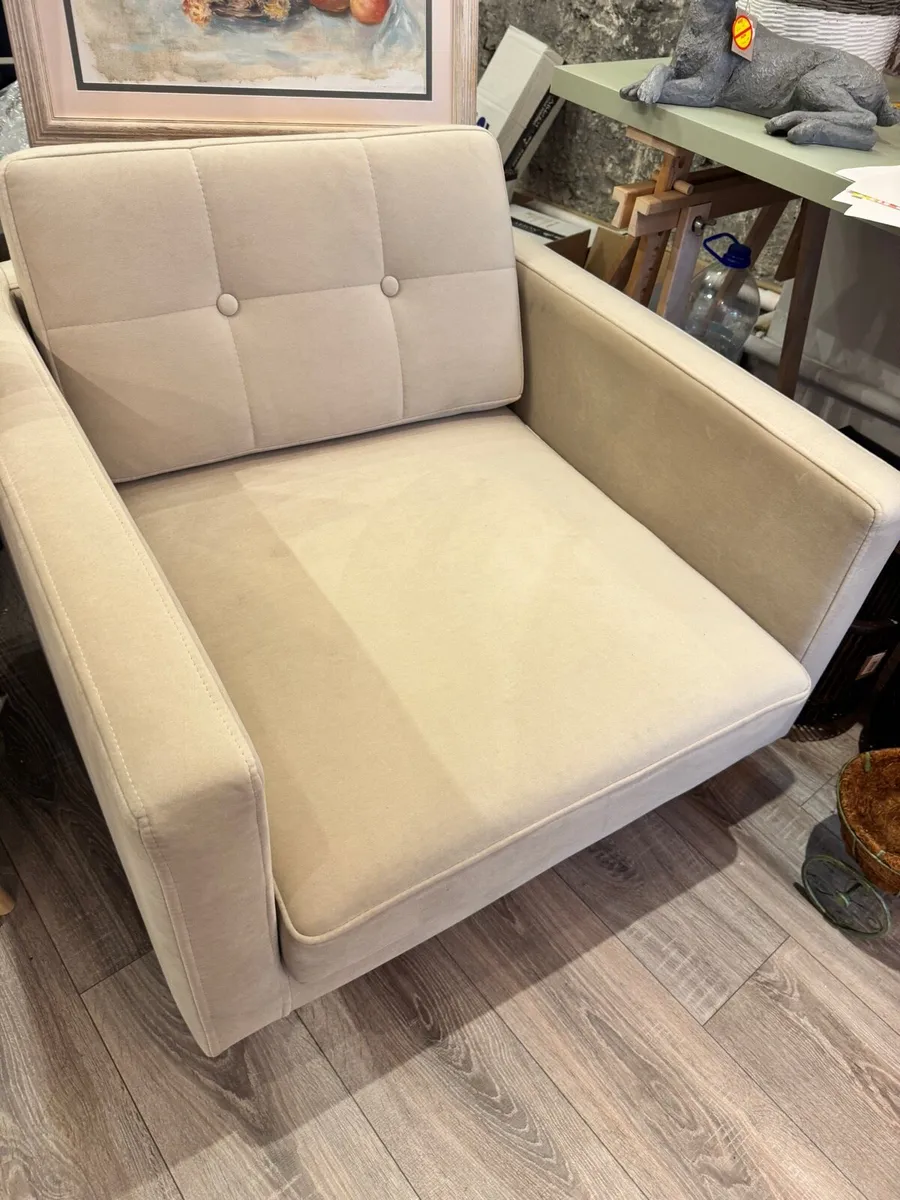 luxury armchair - Image 1