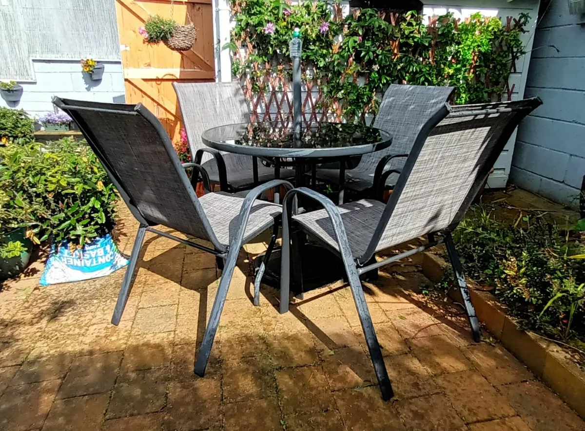 Outdoor settings - 2 types for sale - Image 1