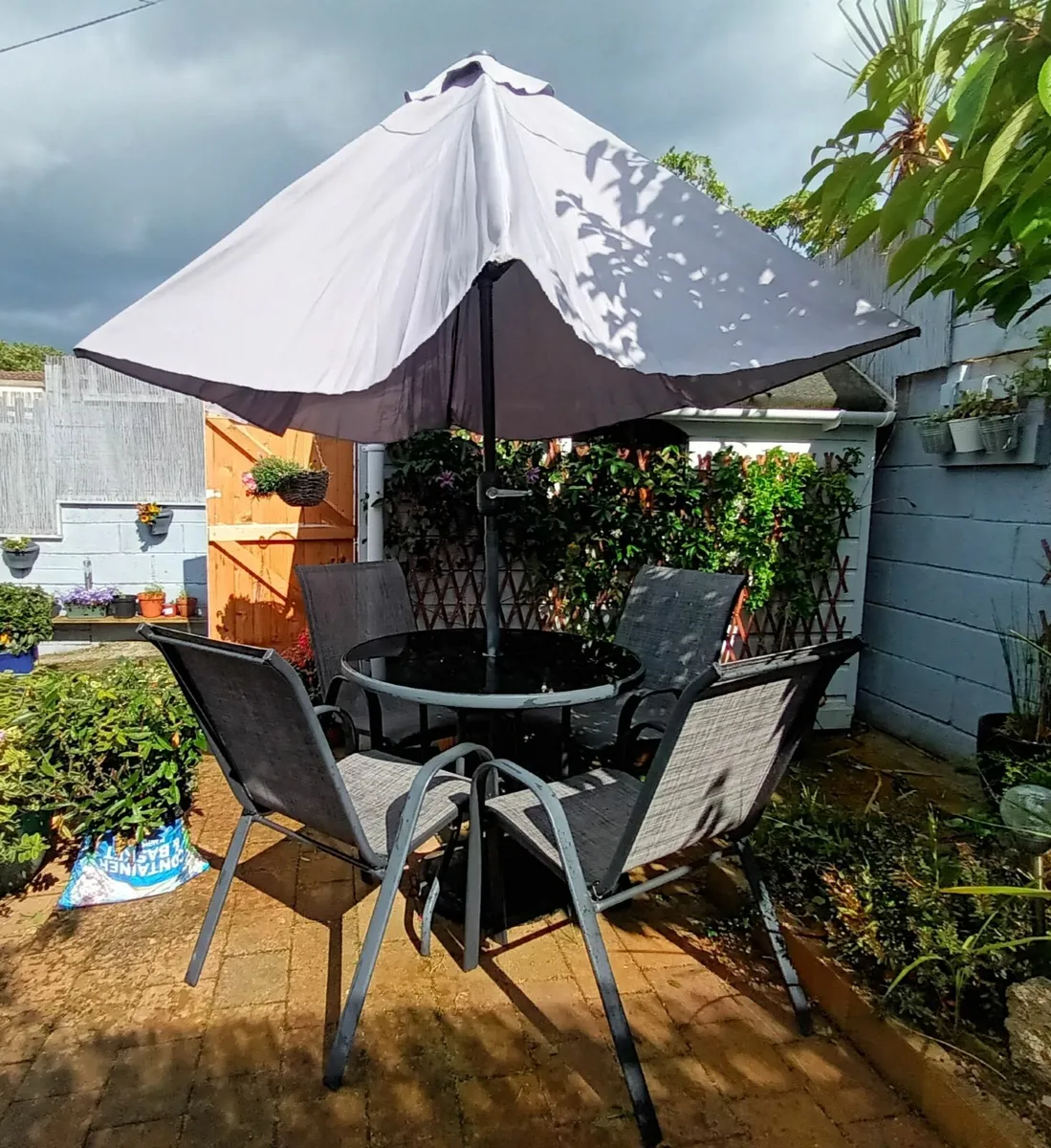 Outdoor settings - 2 types for sale - Image 3
