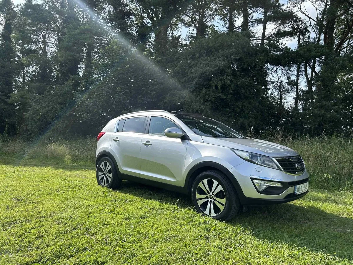 2014 Kia Sportage eco dynamics 1.7 D *high spec* - Image 3
