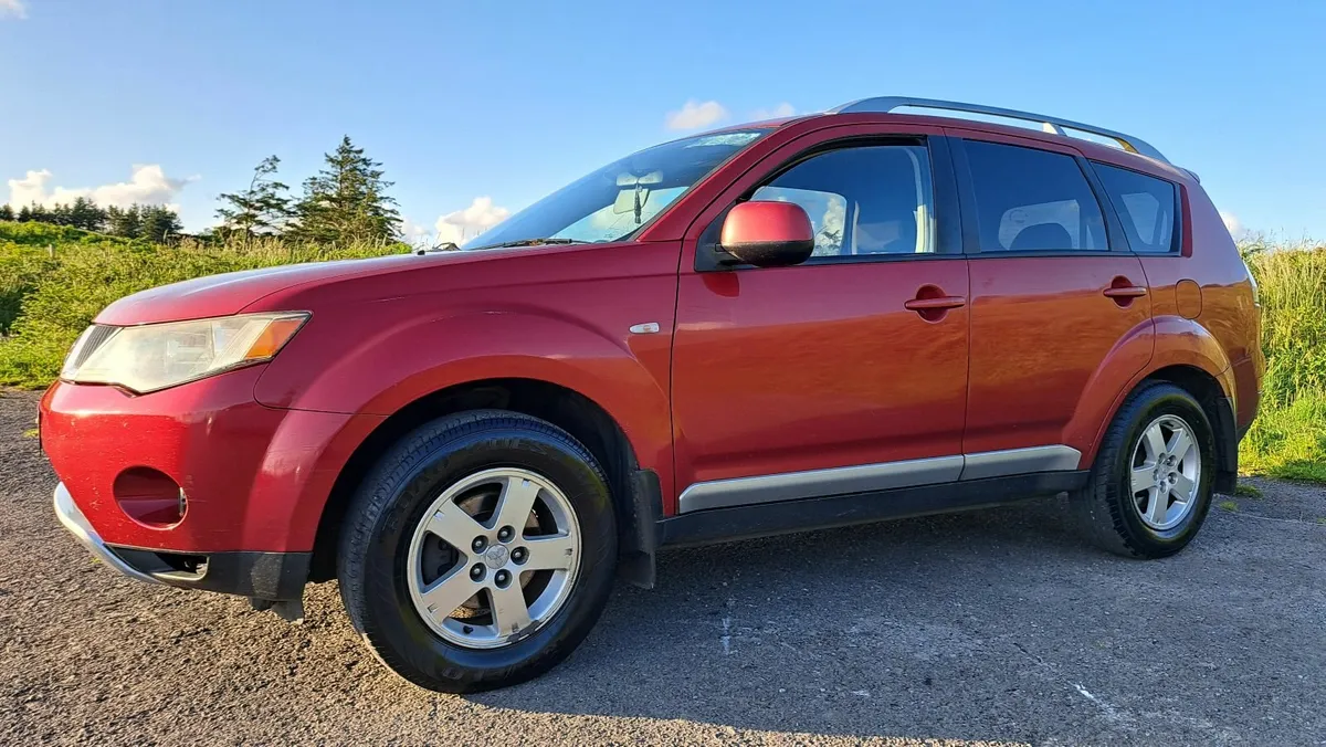 2008 Mitsubishi Outlander - Image 3