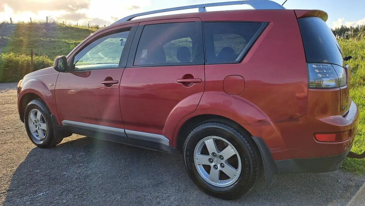 2008 Mitsubishi Outlander - Image 4