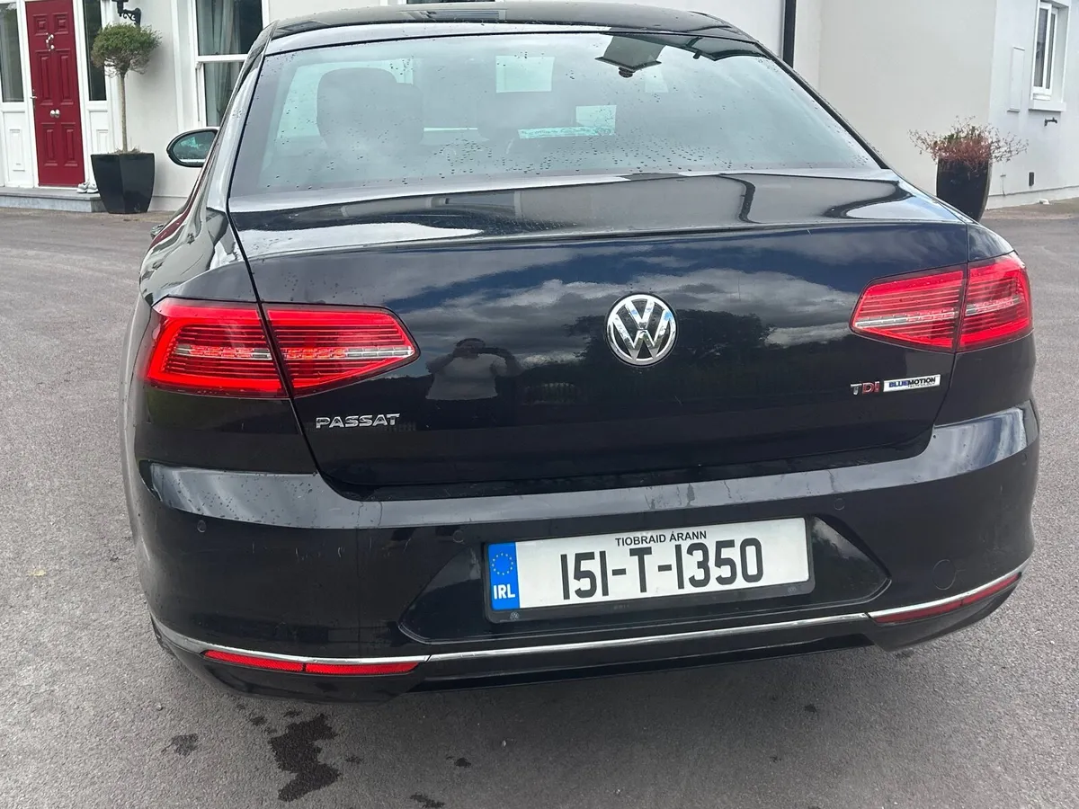 Volkswagen Passat 2015 - Image 2