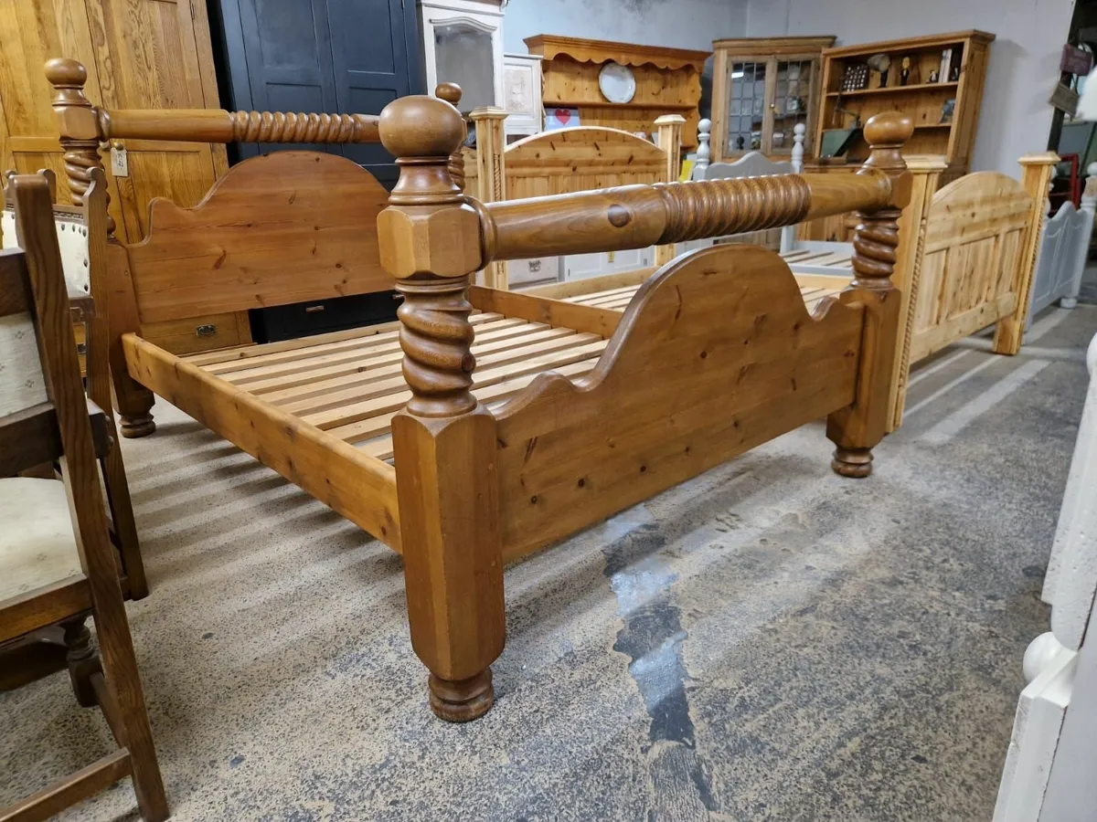 Vintage 5ft barley twist pine bed - Image 2