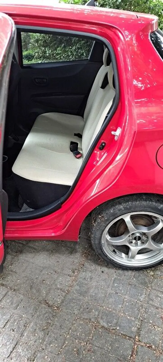 2013 Toyota Vitz - Image 4