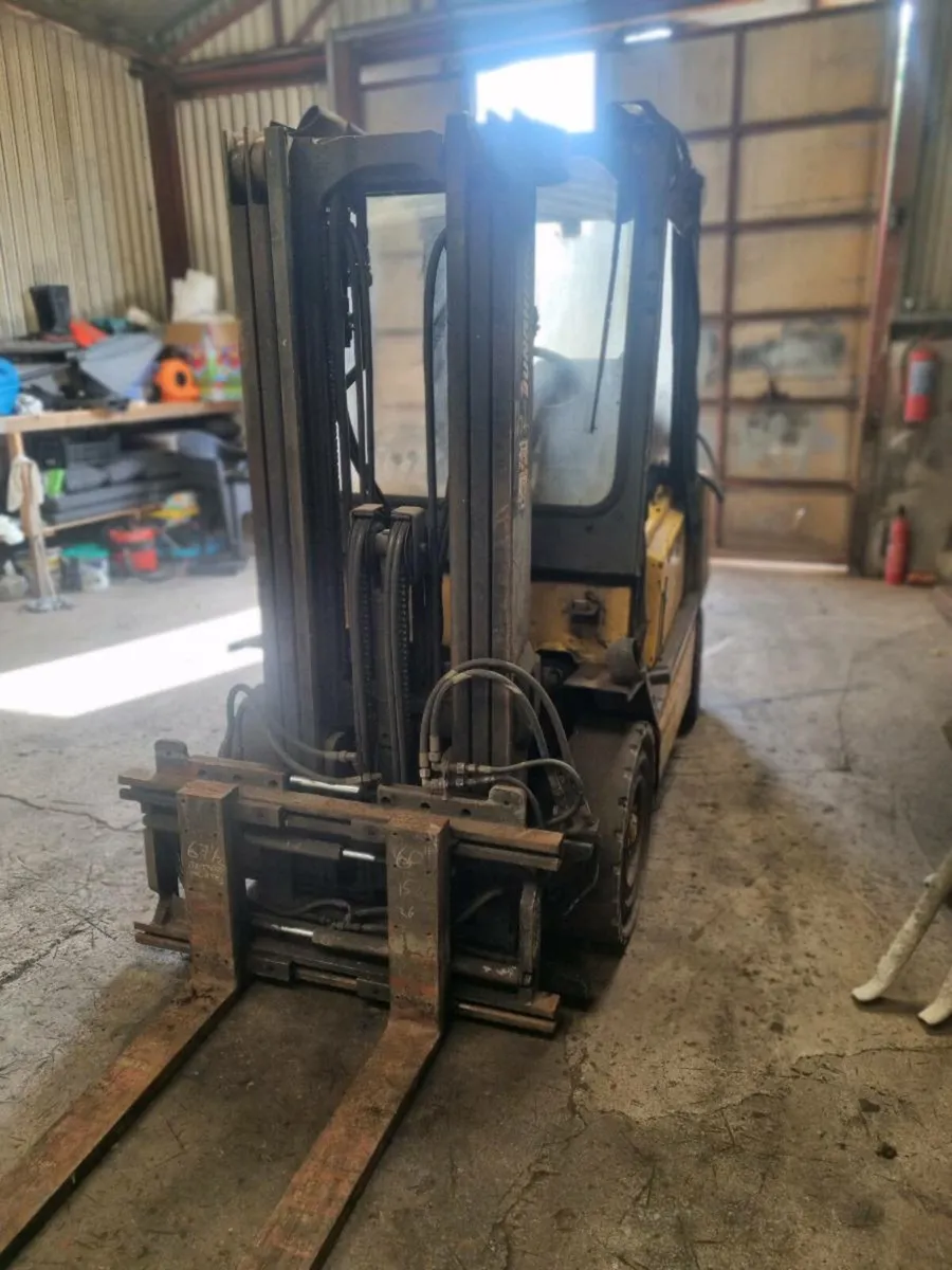 3 tonne yale gas forklift - Image 1