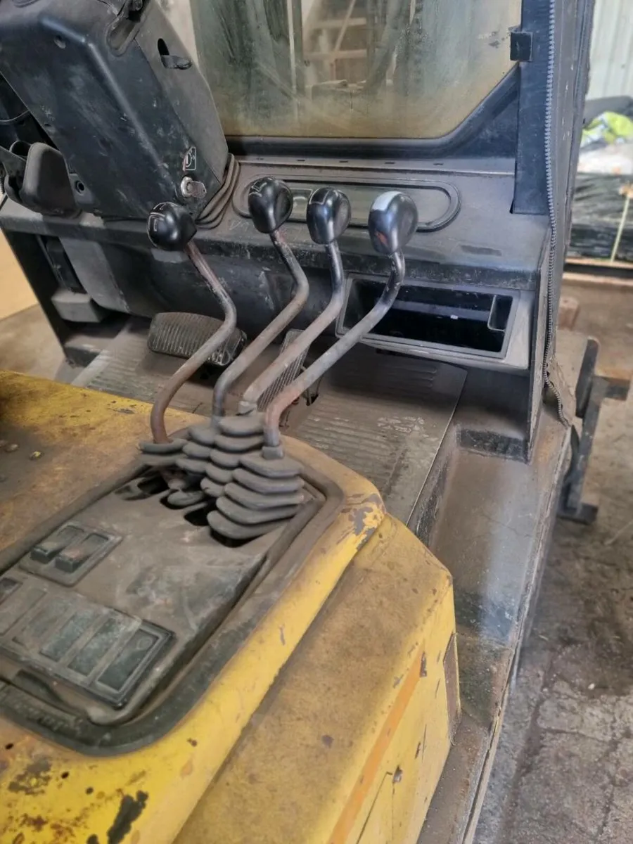 3 tonne yale gas forklift - Image 2
