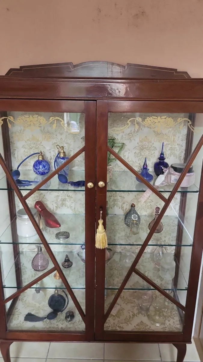 Early 1900s mahogany display cabinet - Image 2