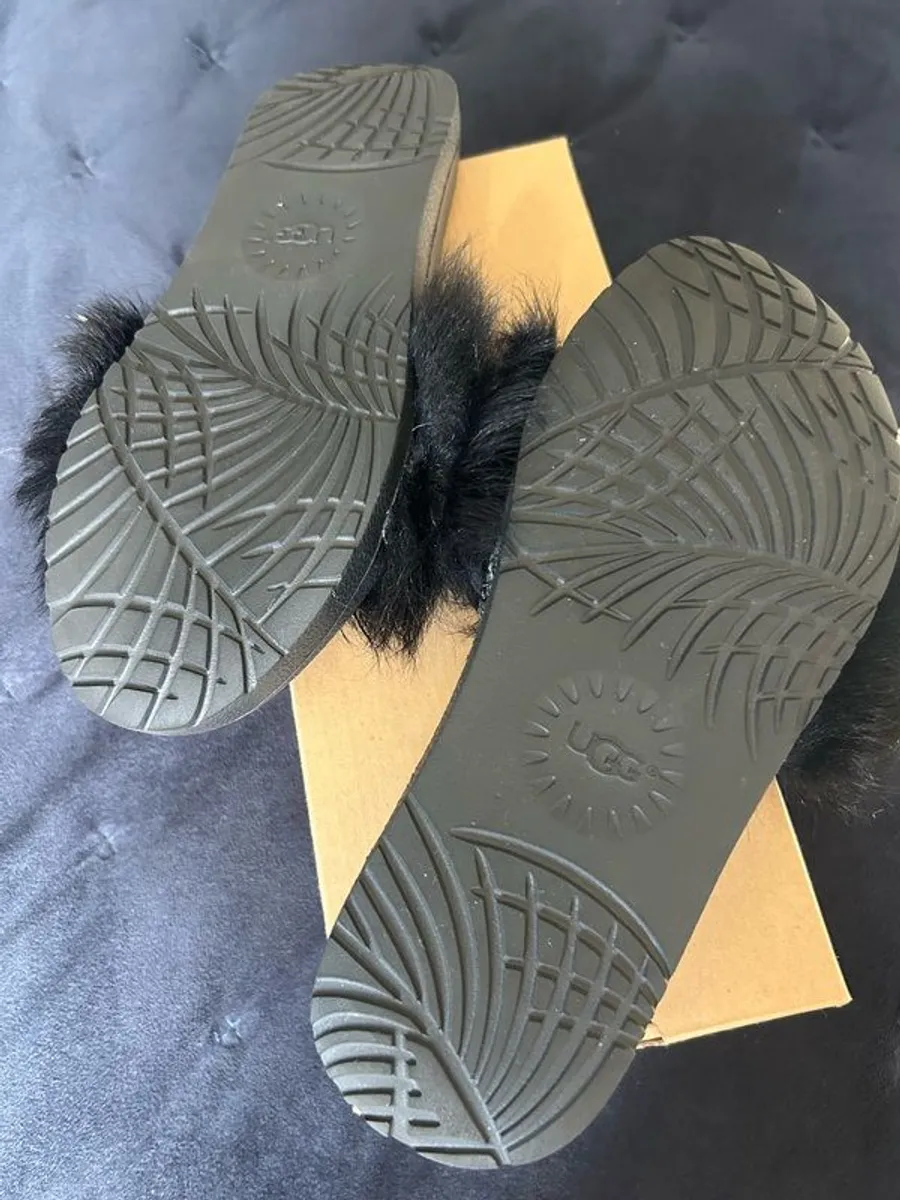 Ugg slides - Image 2