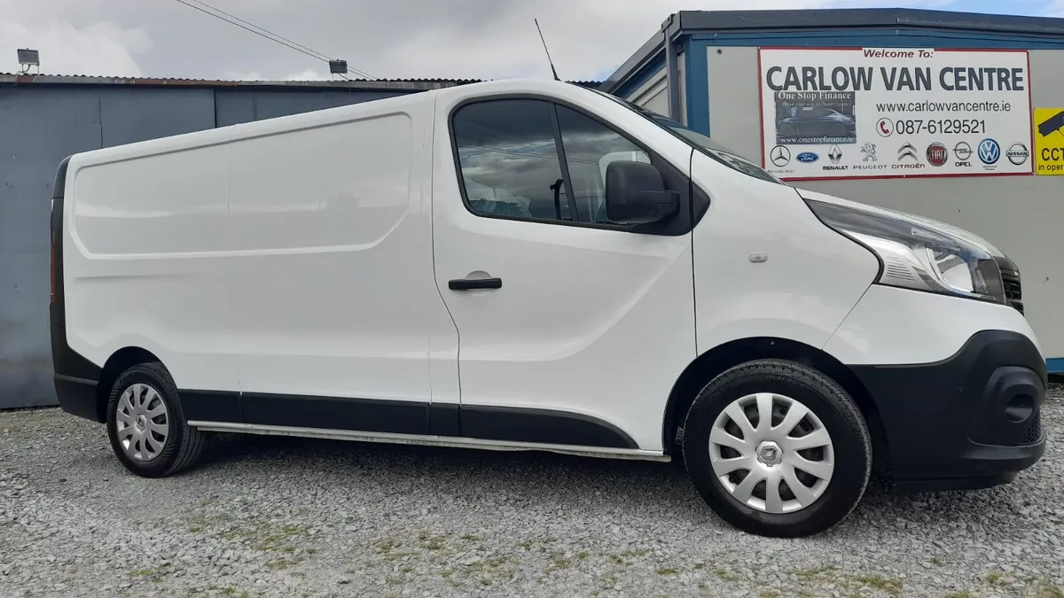 212 Renault Trafic 2.0 dci 120 lwb - Image 1