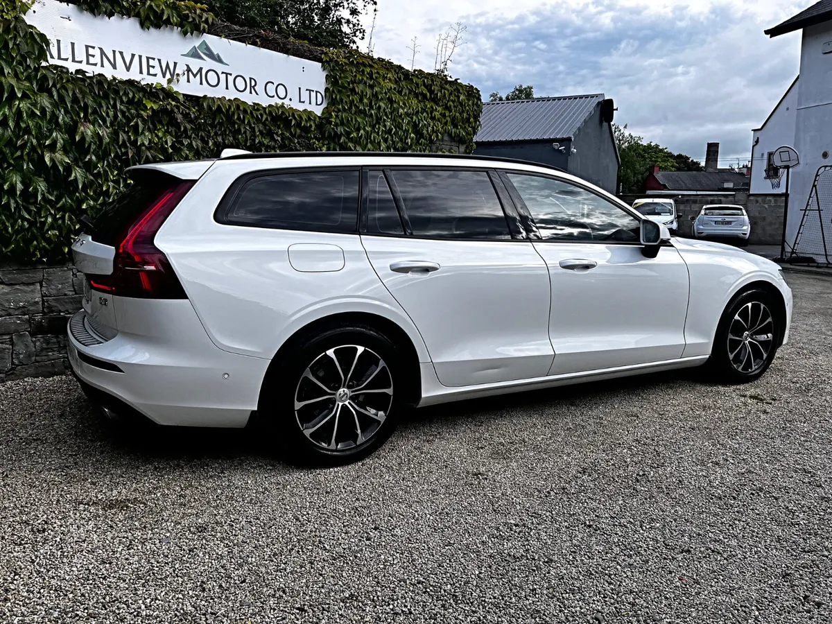 Stunning New Model 2019 Volvo V60 D3 Momentum - Image 4