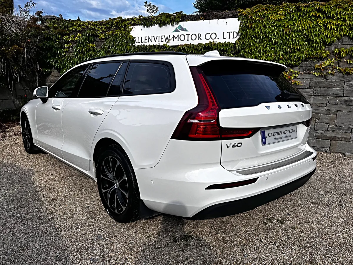 Stunning New Model 2019 Volvo V60 D3 Momentum - Image 4
